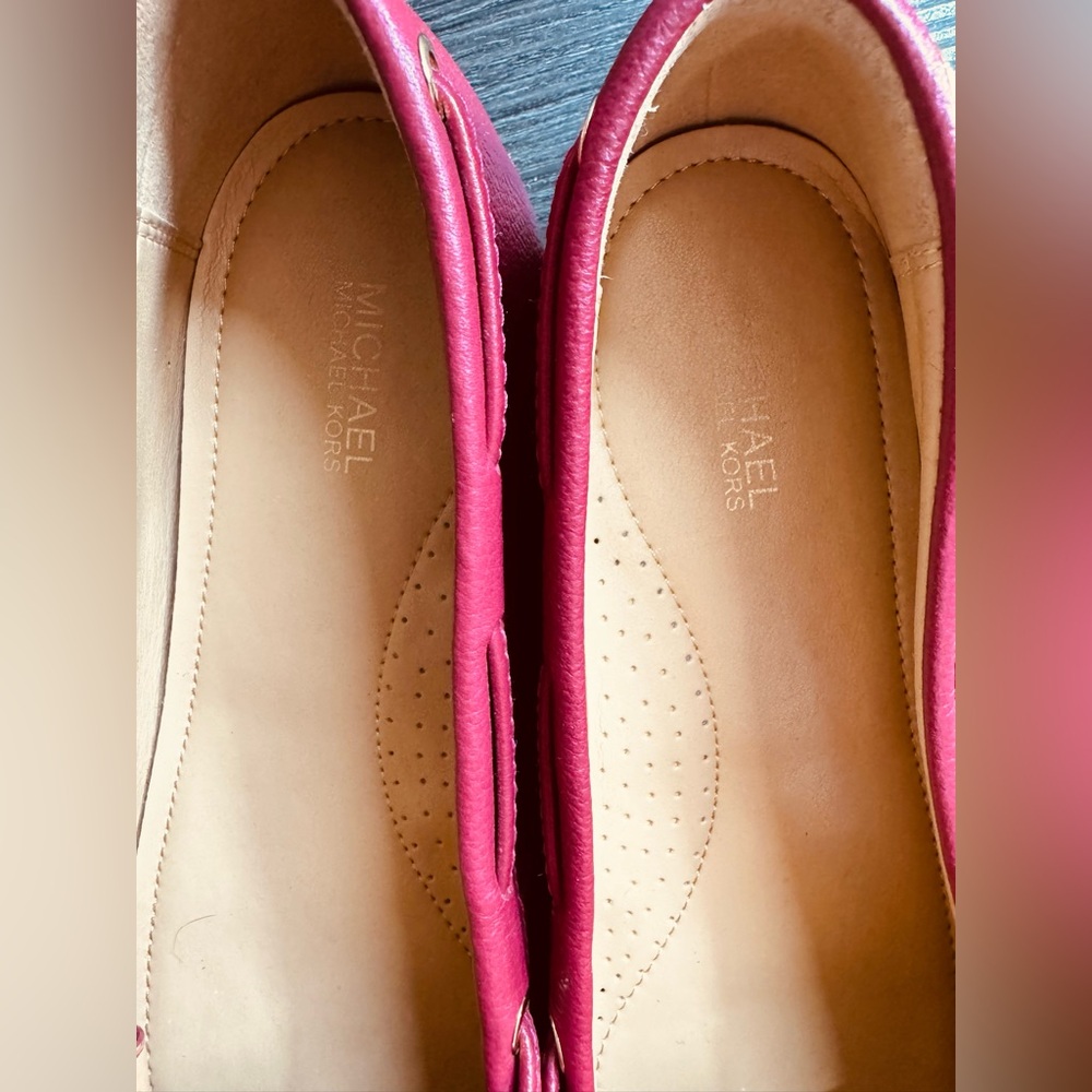 EUC Michael Kors Logo Red Leather Flat Loafers Shoes Size 8,5 M Bow - Picture 4 of 7